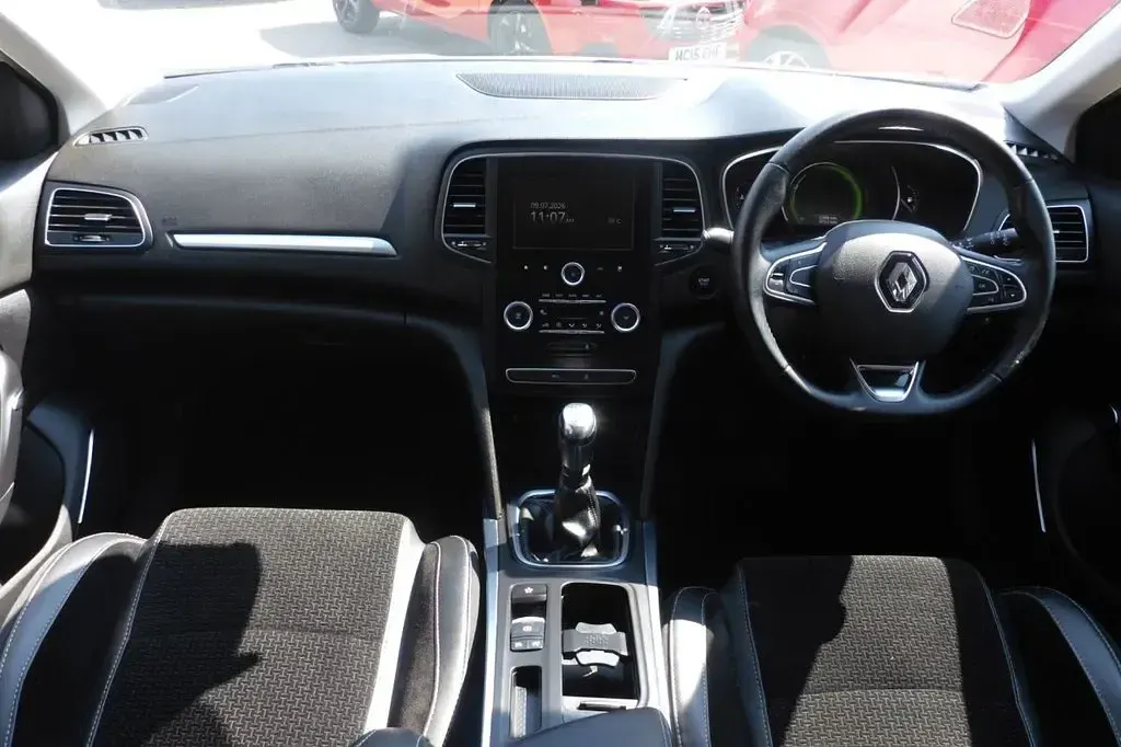 Used Renault Mégane Dynamique 130 HP (95 kW) 2017 White Hatchback