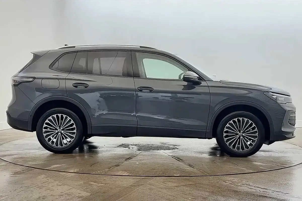 Second-hand VW Tiguan Match 204 CP (150 kW) 2025 Gri SUV