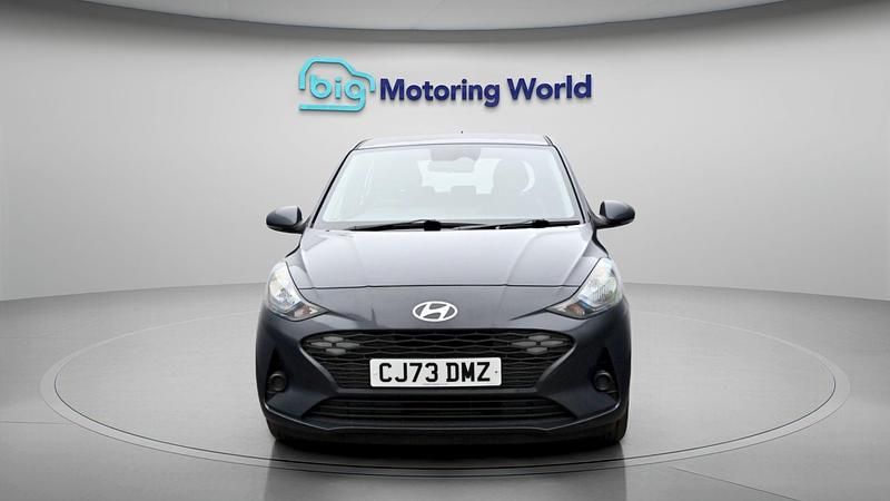 Used Hyundai i10 Advanced 65 HP (47 kW) 2023 Grey Hatchback