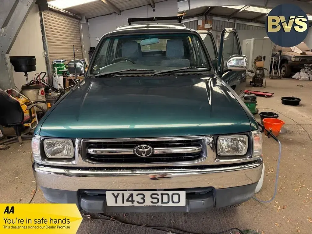 Used Toyota HiLux 138 HP (101 kW) 2001 Green Pickup