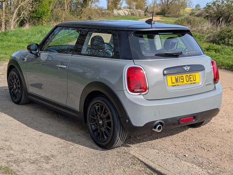 Begagnad Mini Cooper Classic 2019 Grå Halvkombi