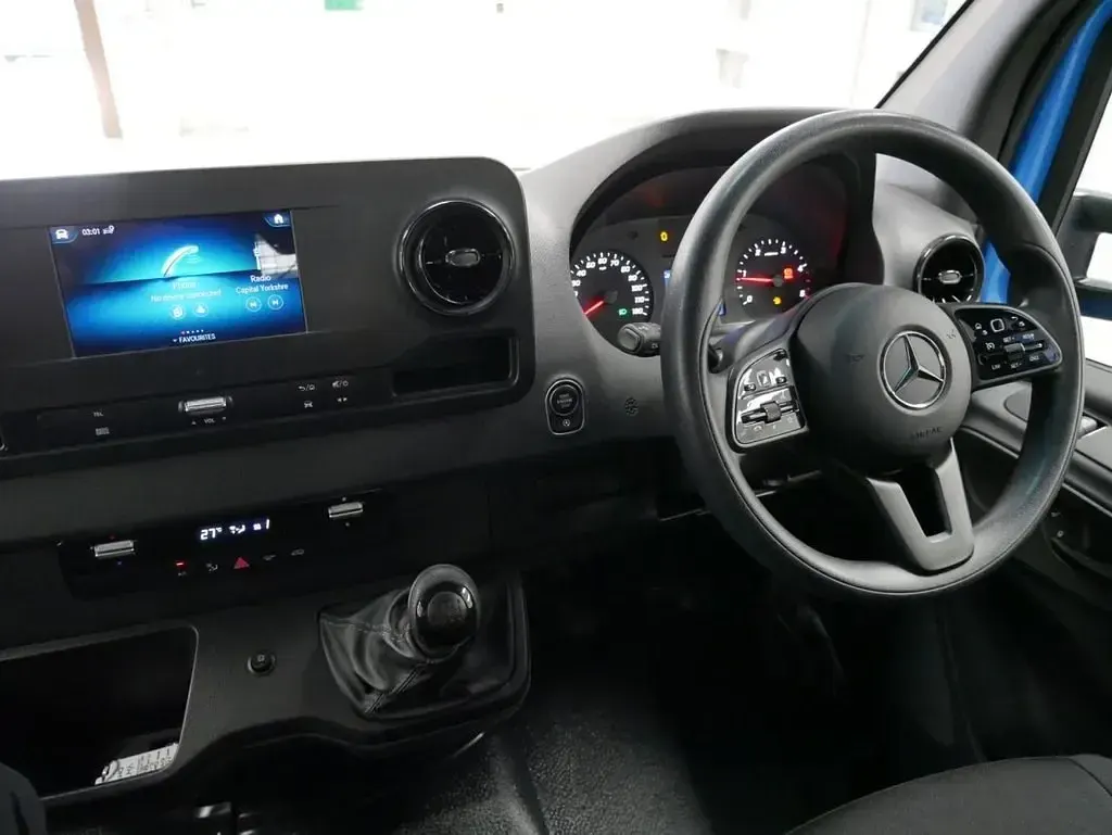 Usado Mercedes Sprinter 150 HP (110 kW) 2024 Azul Van