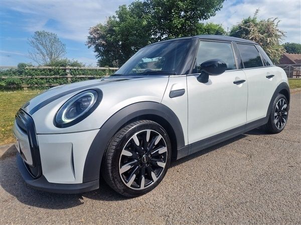 Silver Used 2021 Mini Cooper Exclusive Hatchback | £14,995 (Fair price) - Image 1/1