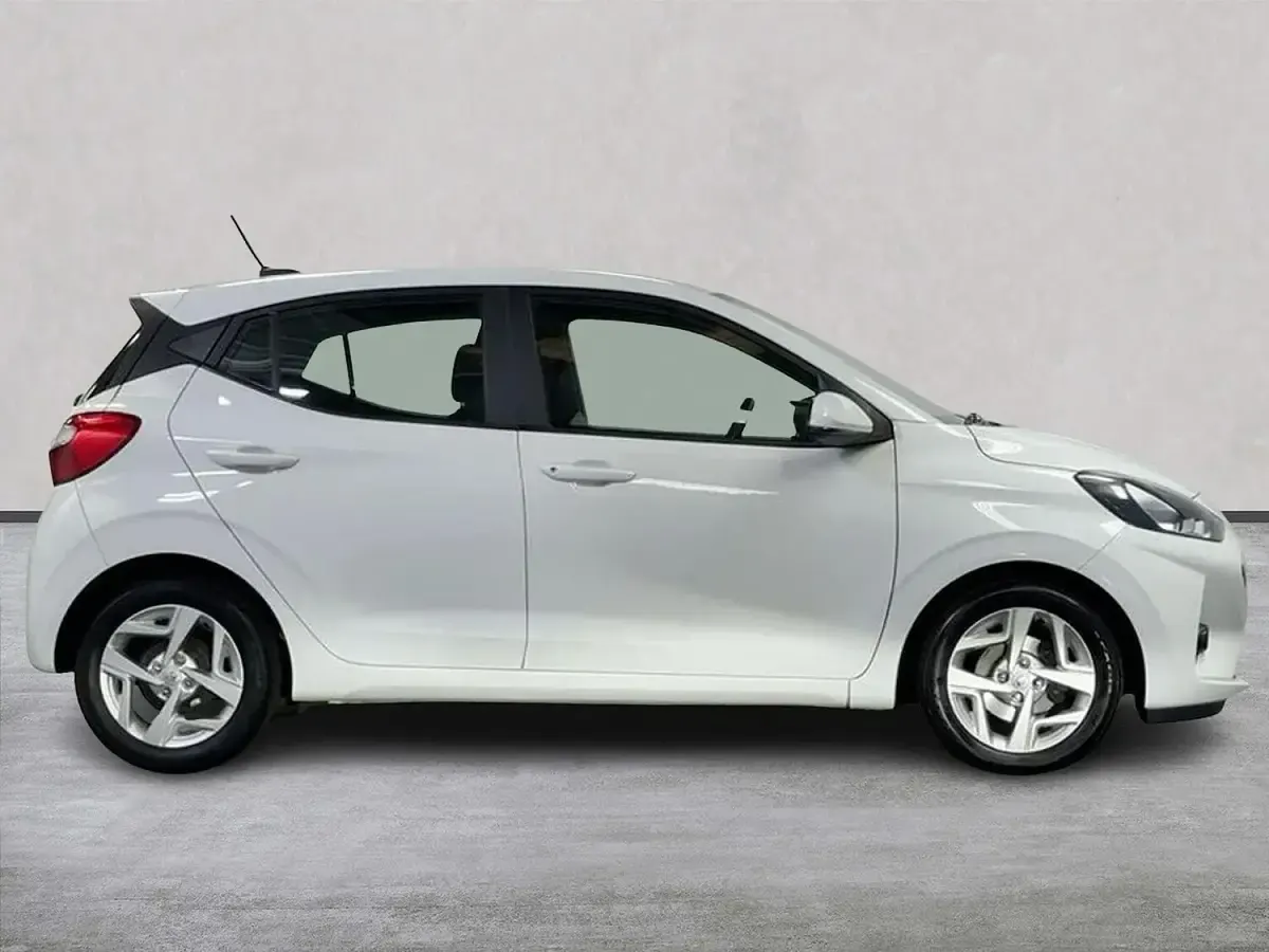Used Hyundai i10 SE 67 HP (49 kW) 2020 White Hatchback