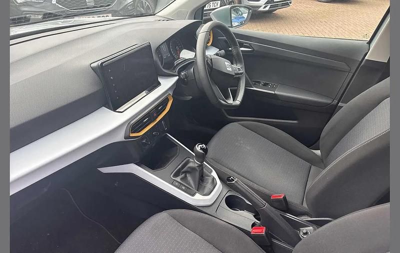 Used Seat Arona SE Technology 94 HP (69 kW) 2022 Silver SUV