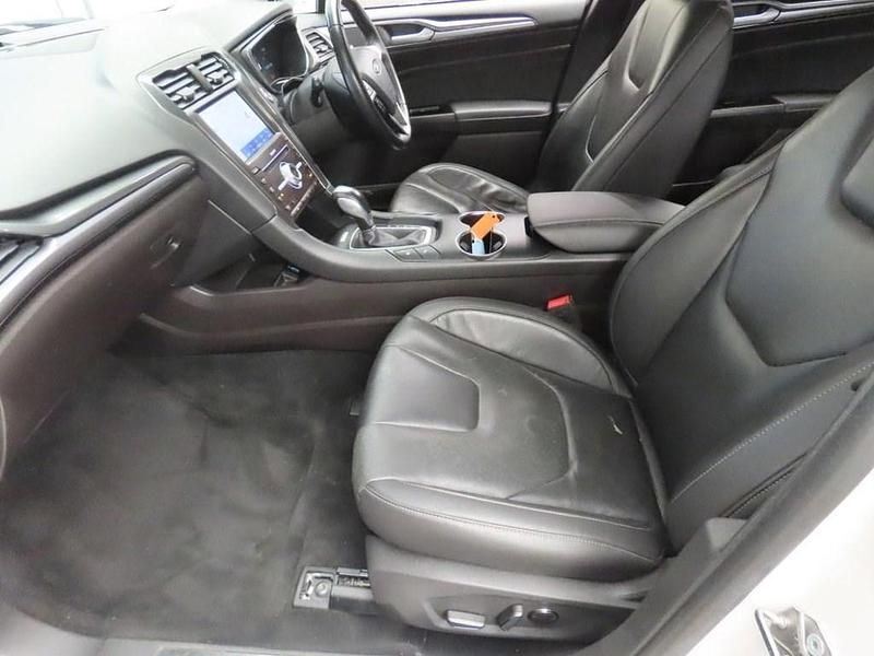 Used Ford Mondeo Titanium 187 HP (137 kW) 2019 White Estate