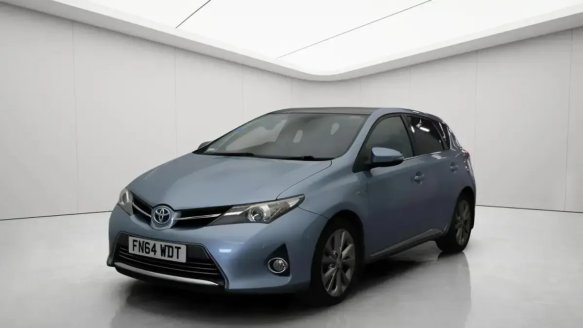 Used Toyota Auris Hybrid 136 HP (100 kW) 2014 Blue Hatchback