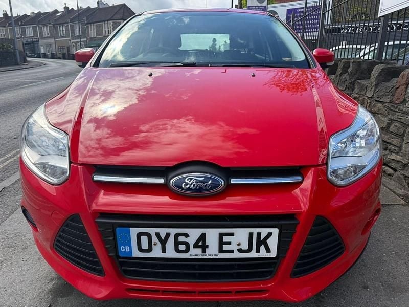 Used Ford Focus Studio 85 HP (62 kW) 2014 Red Hatchback