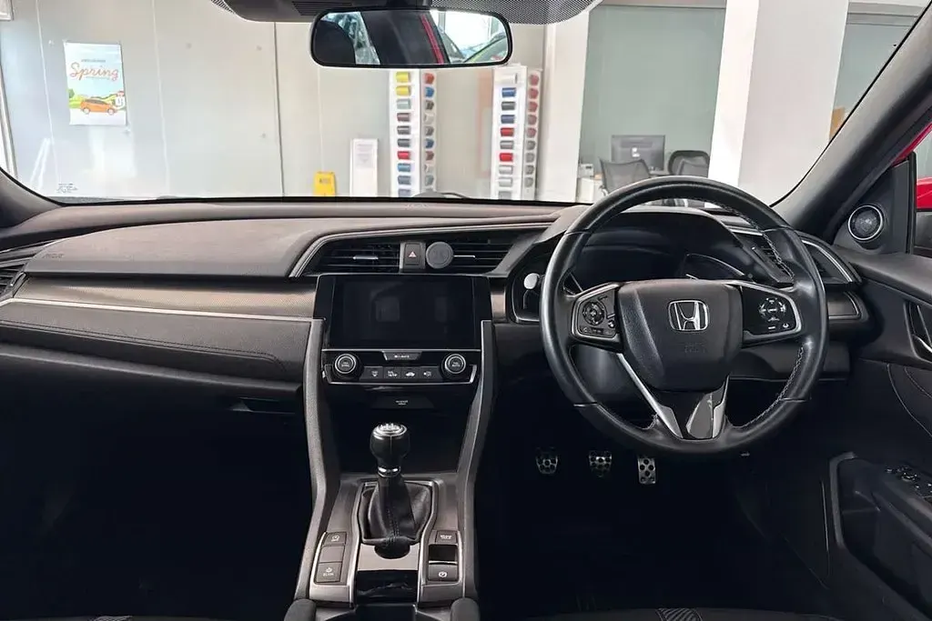 Used Honda Civic SR 126 HP (92 kW) 2019 Red Hatchback