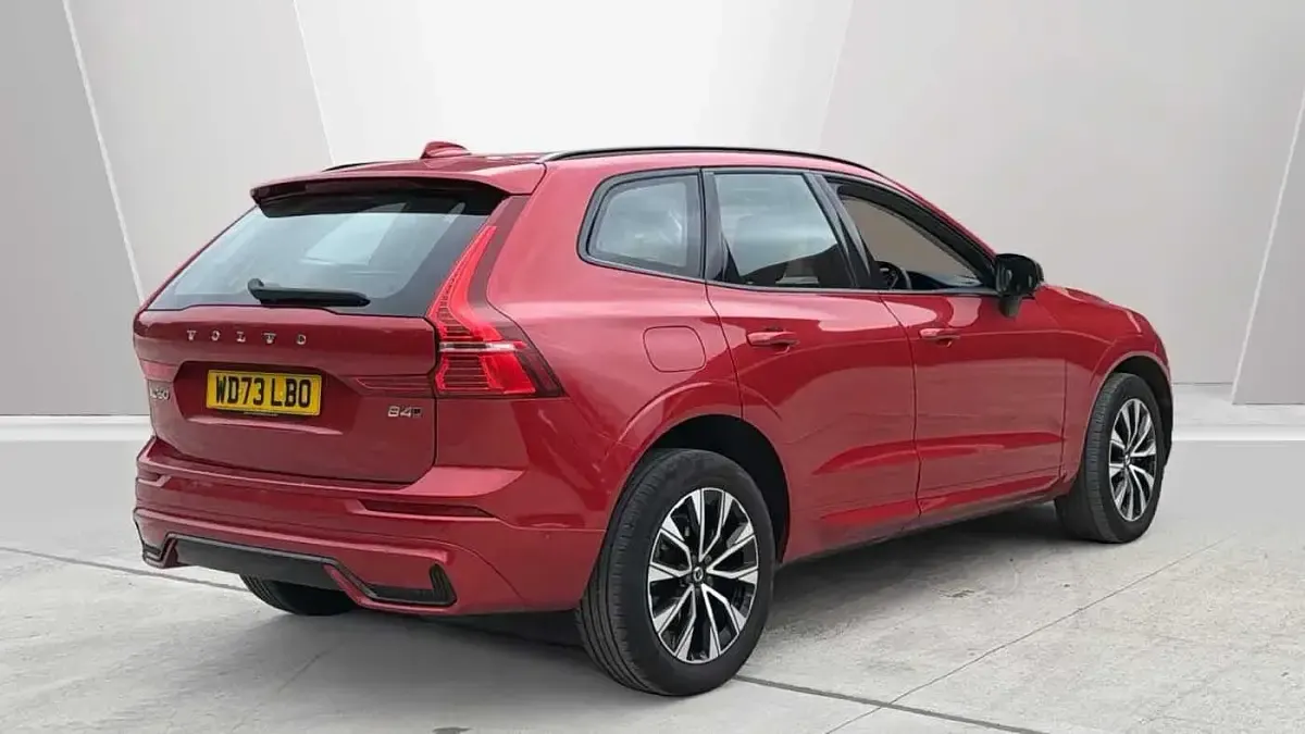 Used Volvo XC60 Plus 194 HP (142 kW) 2023 Red SUV