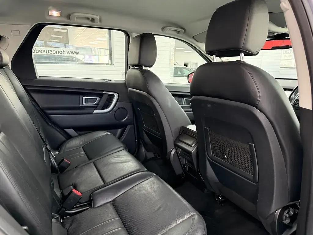 Used Land Rover Discovery 5 SE 240 HP (176 kW) 2017 Blue SUV
