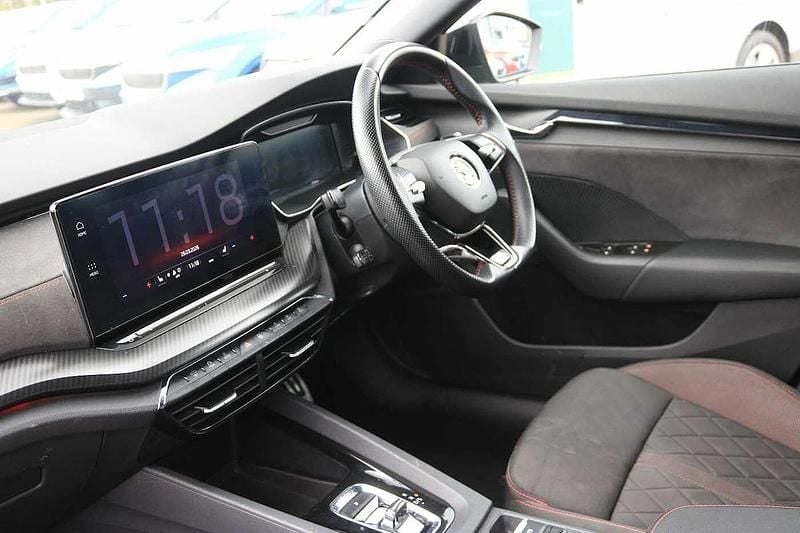 Używany Skoda Octavia vRS 196 KM (144 kW) 2022 Czarny Hatchback