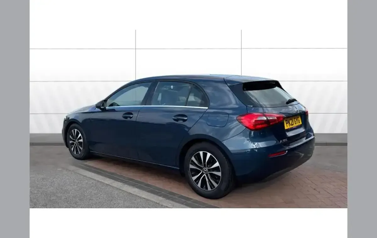 Used Mercedes A180 SE 134 HP (98 kW) 2021 Blue Hatchback
