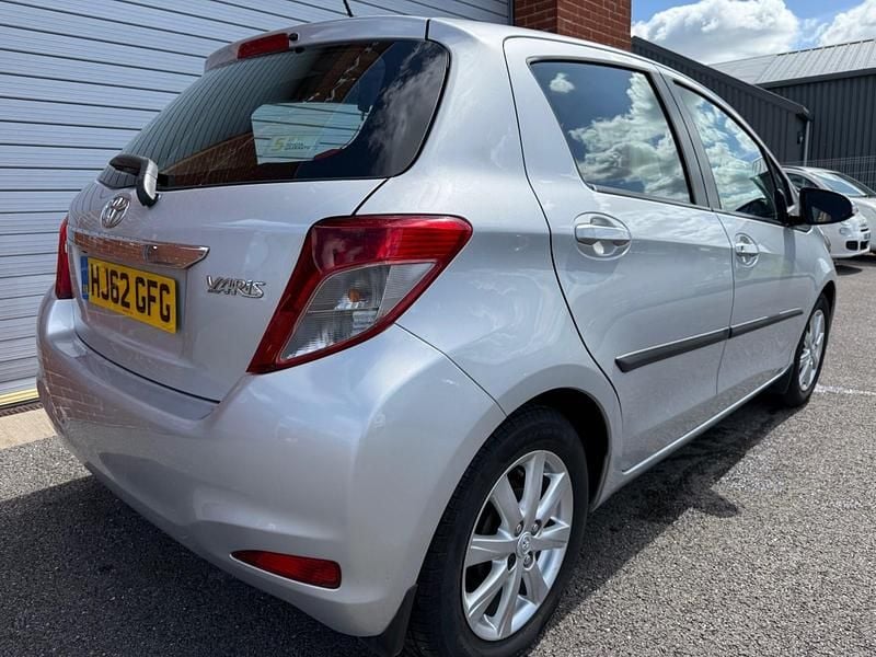 Used Toyota Yaris Multidrive S 101 HP (74 kW) 2012 Silver Hatchback