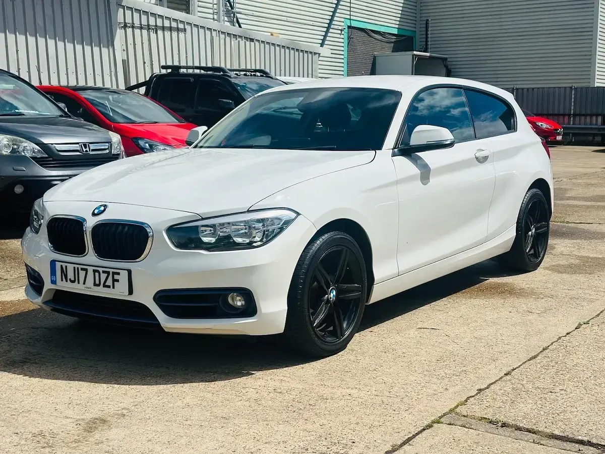 Used BMW 118 Sport Line 2017 White Hatchback