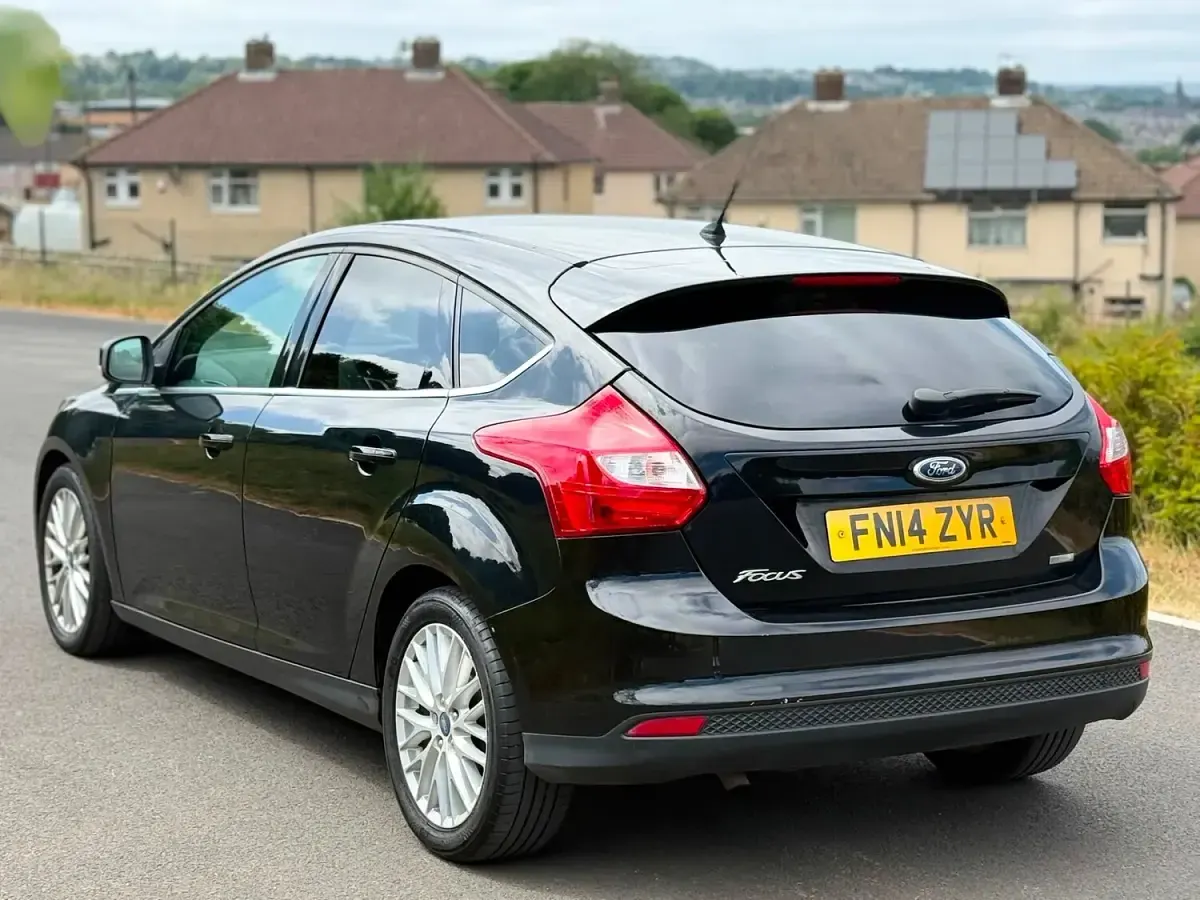 Used Ford Focus Zetec 125 HP (91 kW) 2014 Black Hatchback