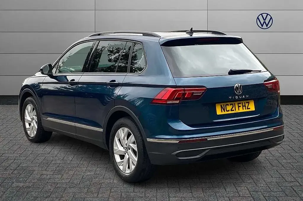 Used VW Tiguan Life 150 HP (110 kW) 2021 Blue SUV
