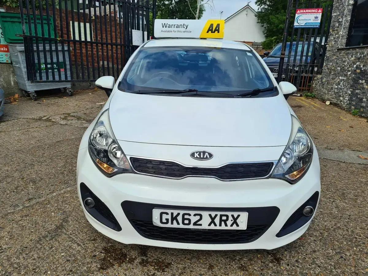 Używany Kia Rio 75 KM (55 kW) 2012 Biały Hatchback
