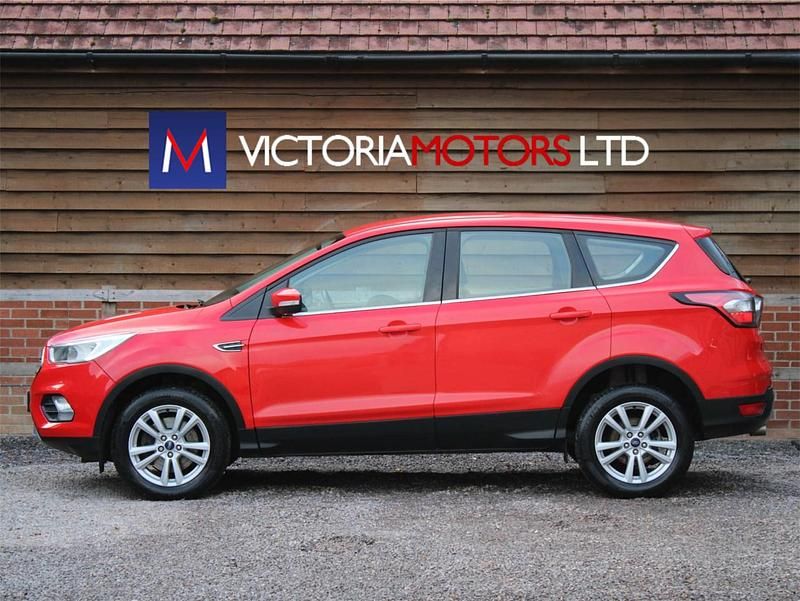 Used Ford Kuga Zetec 150 HP (110 kW) 2019 Red SUV