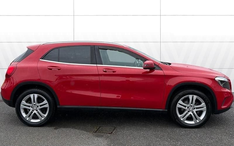 Used Mercedes GLA200 136 HP (100 kW) 2016 Red SUV