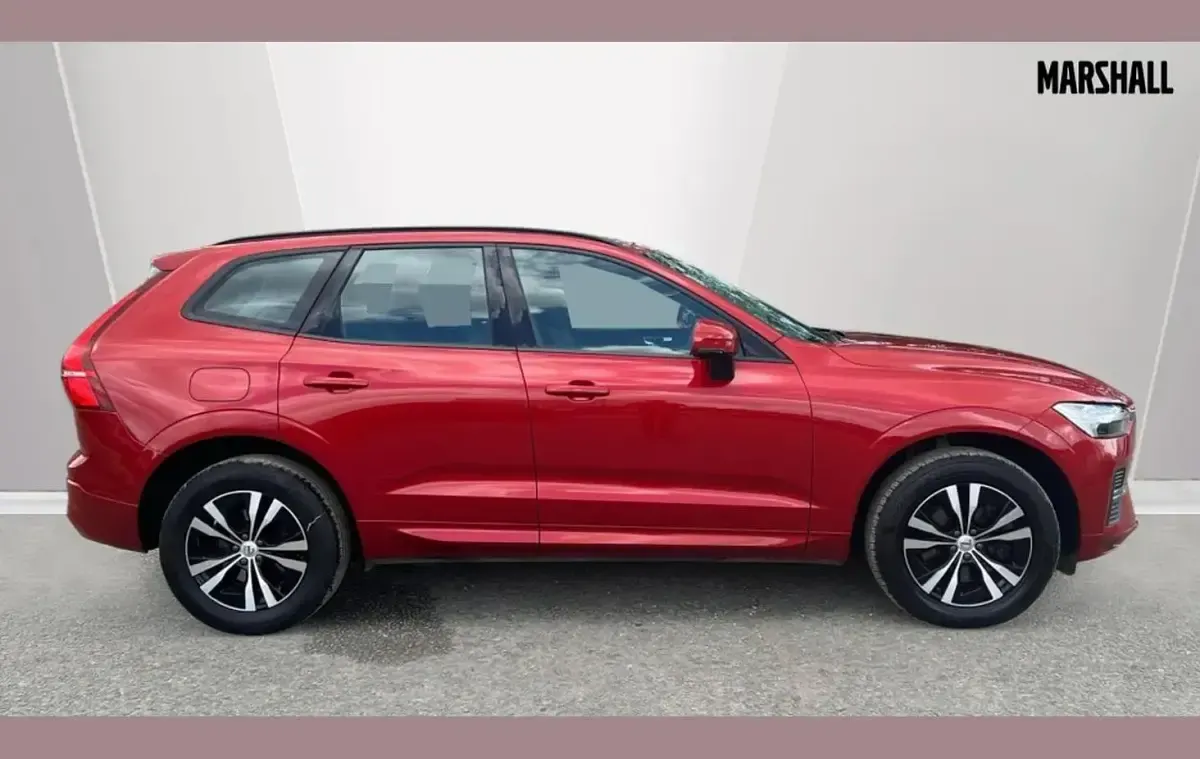 Usado Volvo XC60 Momentum 197 HP (144 kW) 2022 Vermelho SUV