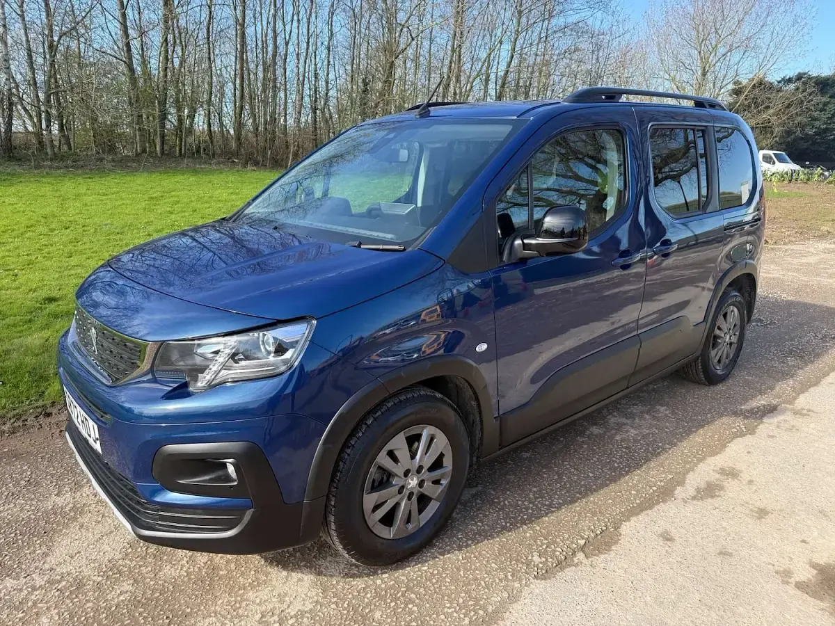 Used Peugeot Rifter Allure 100 HP (73 kW) 2023 Blue MPV