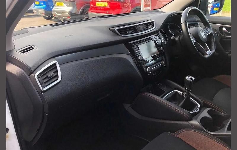 Used Nissan Qashqai N-Motion 138 HP (101 kW) 2019 White SUV