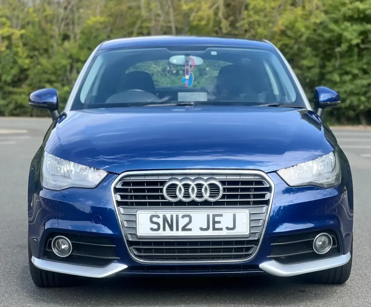 Usado Audi A1 Design 105 HP (77 kW) 2012 Azul Citadino
