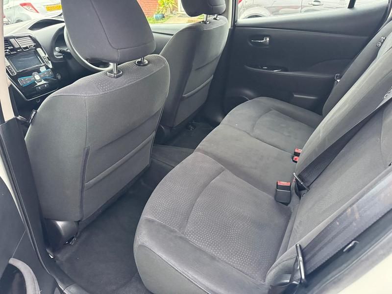 Used Nissan Leaf Acenta 80 kW (109 HP) 2016 White Hatchback