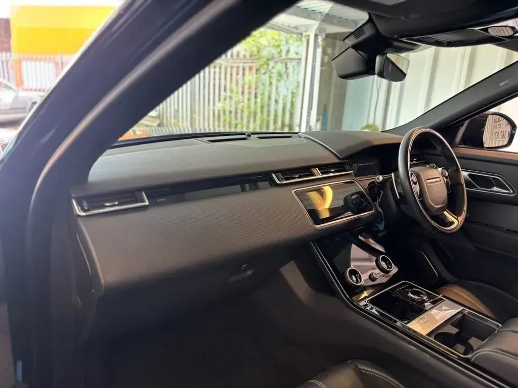 Used Land Rover Range Rover Velar SE Dynamic 180 HP (132 kW) 2018 Black SUV