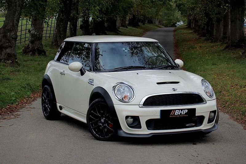 White Used 2011 Mini John Cooper Works Hatch Hatchback | £6,750 (Fair price) - Image 1/4