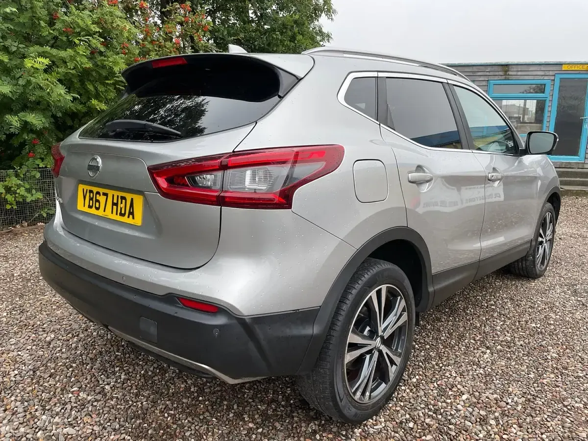 Used Nissan Qashqai N-Connecta 115 HP (84 kW) 2017 Silver SUV