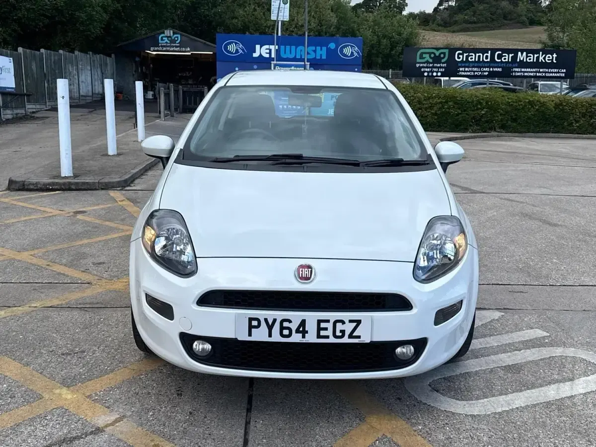 Używany Fiat Punto Easy 77 KM (56 kW) 2014 Biały Hatchback