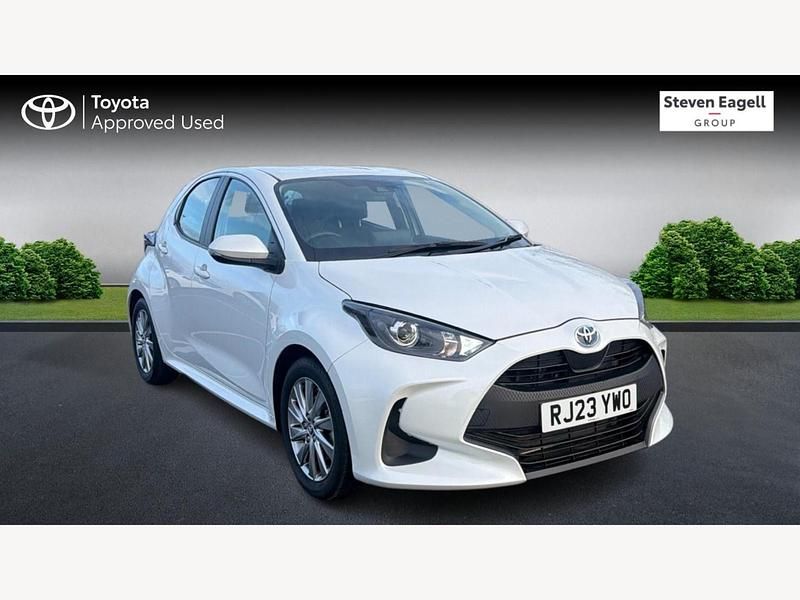 Used Toyota Yaris Hybrid 2023 White Hatchback