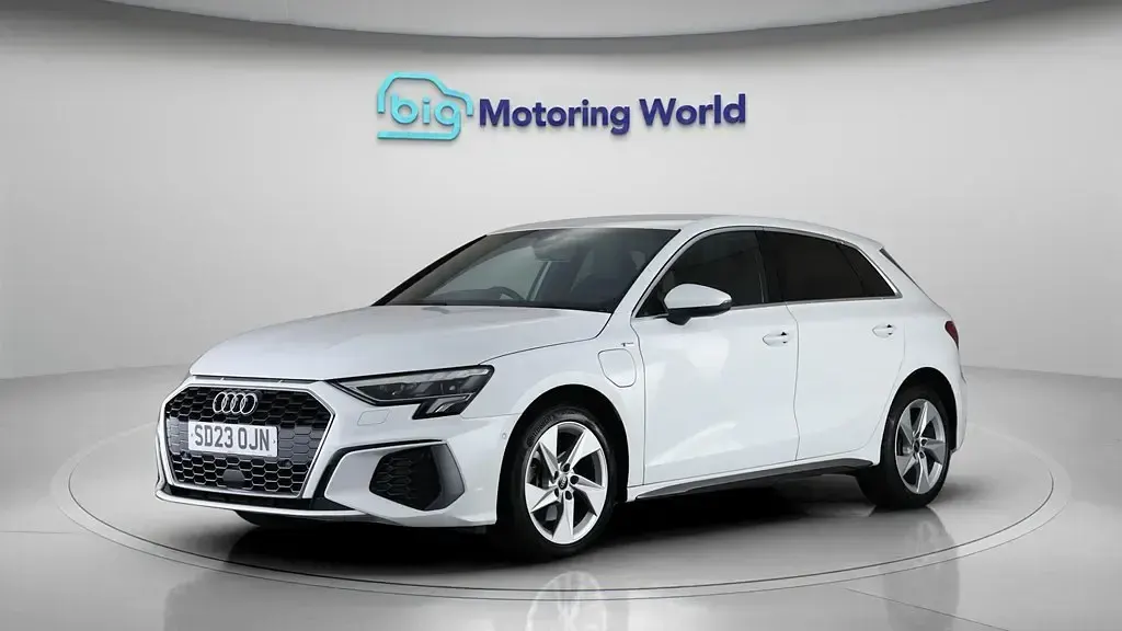 Begagnad Audi A3 Sportback e-tron S-Line 204 HK (150 kW) 2023 Vit Halvkombi