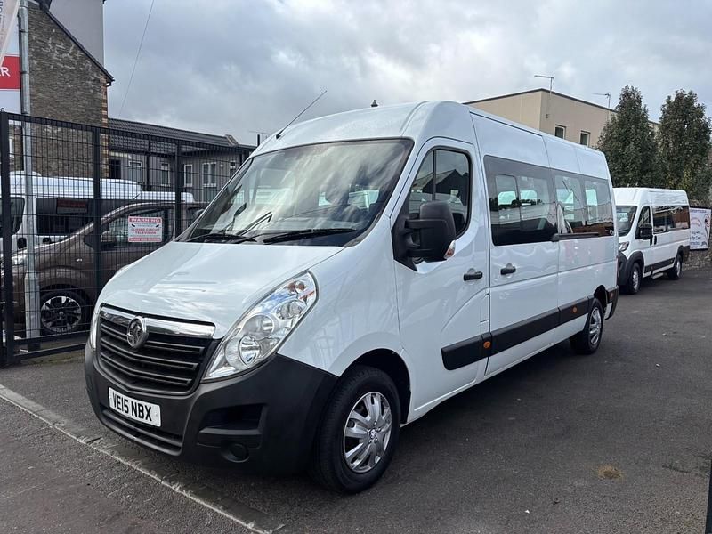 Used Vauxhall Movano 125 HP (91 kW) 2015 White MPV