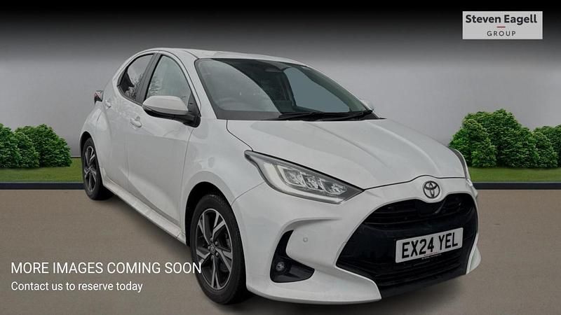 Used Toyota Yaris Hybrid Design 116 HP (85 kW) 2024 White Hatchback