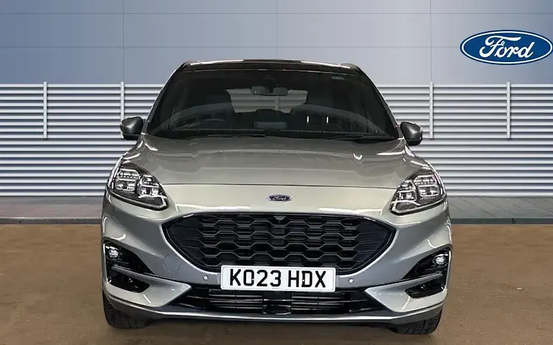 Käytetty Ford Kuga ST-Line X 150 HP (110 kW) 2023 Hopea Katumaasturi