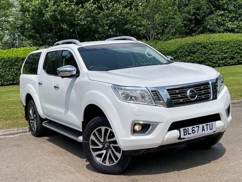 White Used 2018 Nissan Navara Tekna Pickup | £16,450 (Fair price) - Image 1/4