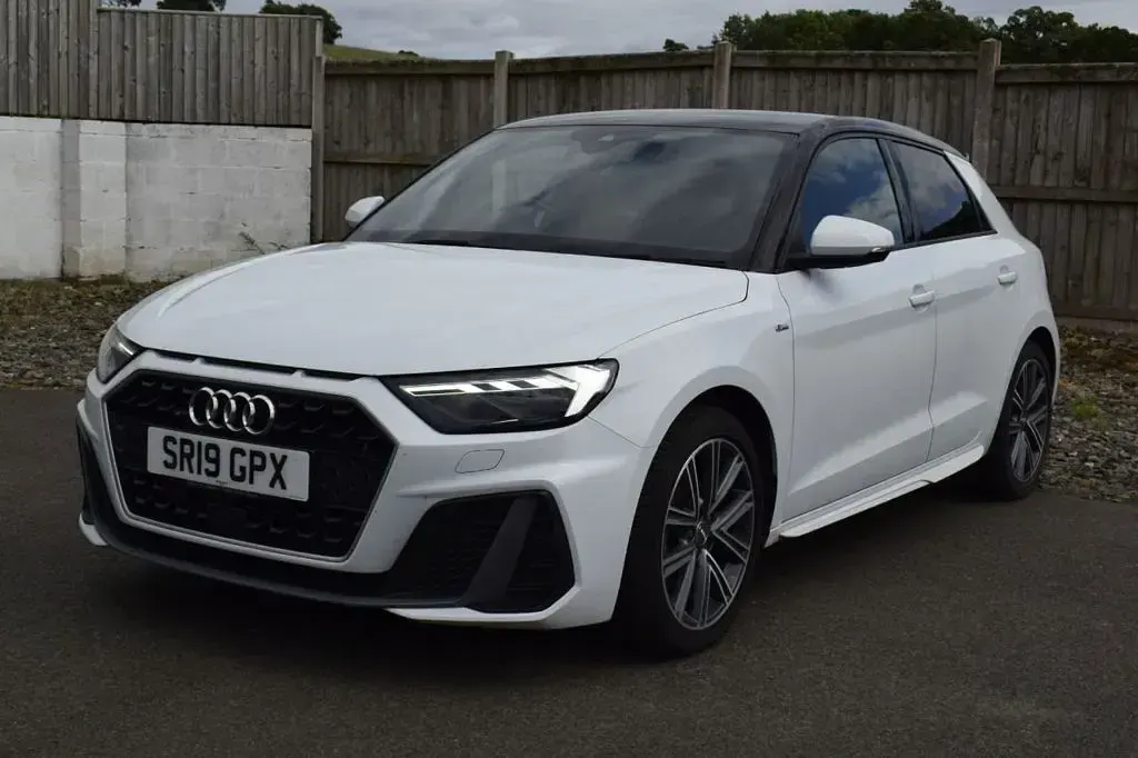 Used Audi A1 Sportback S-Line 150 HP (110 kW) 2019 White Hatchback
