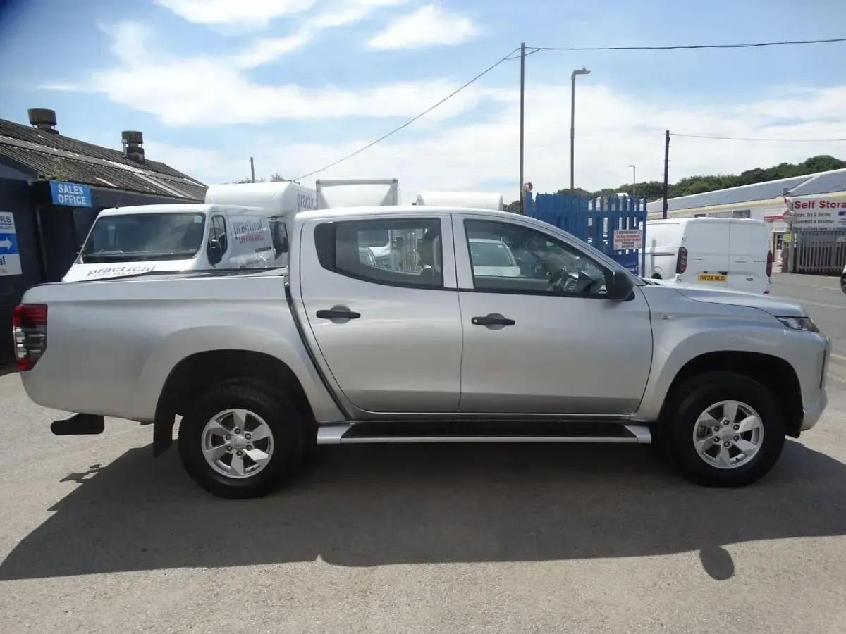 Used Mitsubishi L200 150 HP (110 kW) 2020 Silver Pickup
