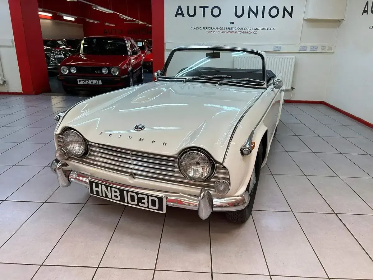 Used Triumph TR4 104 HP (76 kW) 2018 White Cabriolet