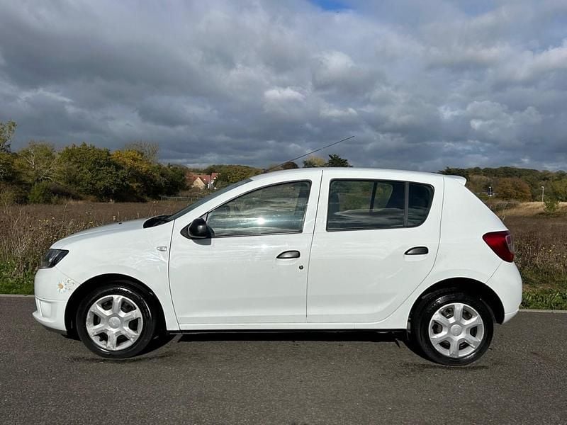 Used Dacia Sandero Ambiance 2016 White Hatchback