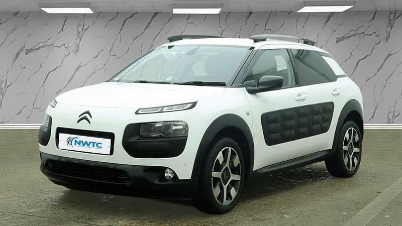 Used Citroën C4 Cactus Flair 82 HP (60 kW) 2015 White Hatchback
