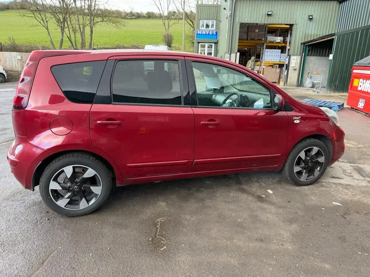 Used Nissan Note N-TEC 88 HP (64 kW) 2013 Red Hatchback