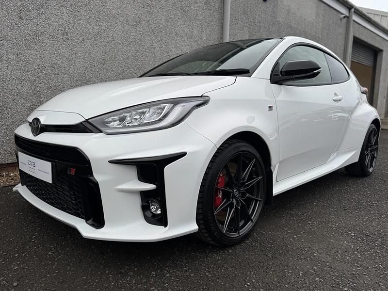 Used Toyota Yaris 257 HP (189 kW) 2022 White Hatchback