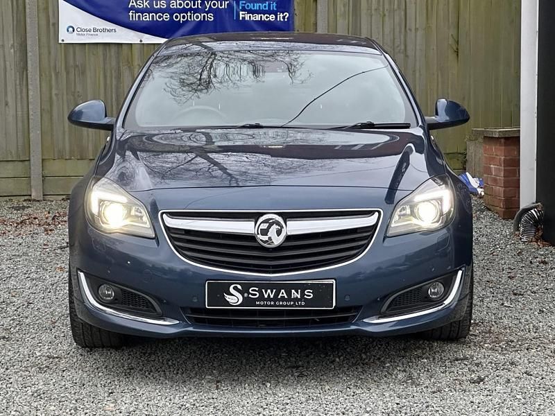 Used Vauxhall Insignia SRi 195 HP (143 kW) 2015 Blue Hatchback