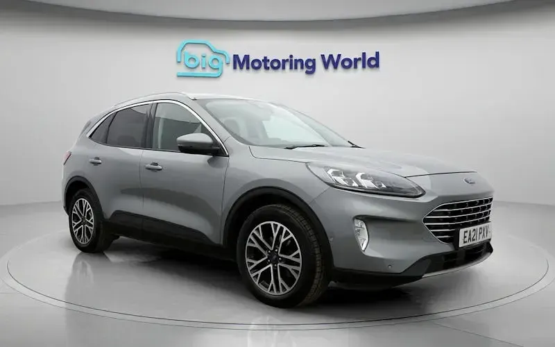 Usado Ford Kuga Titanium 150 HP (110 kW) 2021 SUV