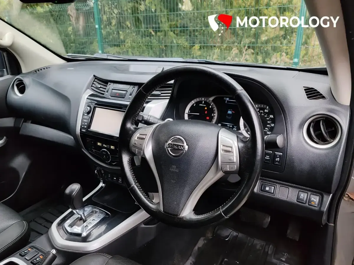 Begagnad Nissan Navara Tekna 190 HK (139 kW) 2018 Grå Pickup