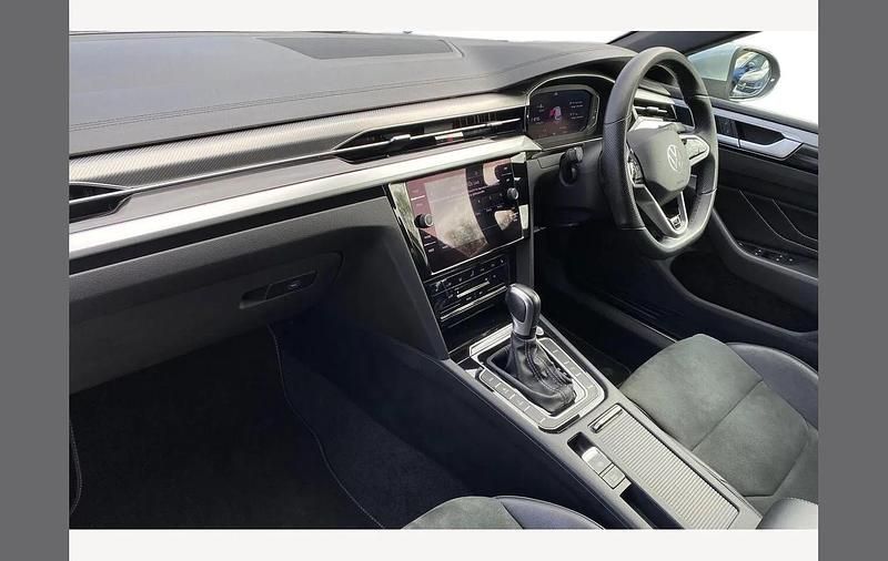 Usado VW Arteon R-line 218 HP (160 kW) 2024 Prateado Carrinha